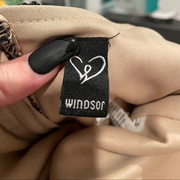 Black Lace Gown - Picture 7 of 8